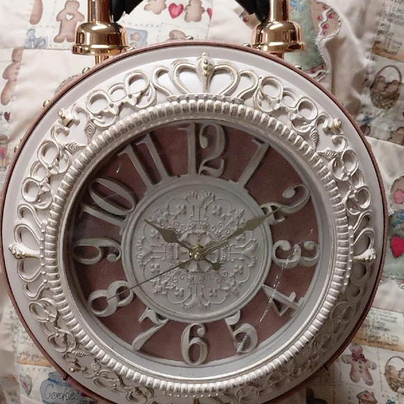 Elegant Pink and Gold Vintage Clock Handbag - Picture 3 of 4